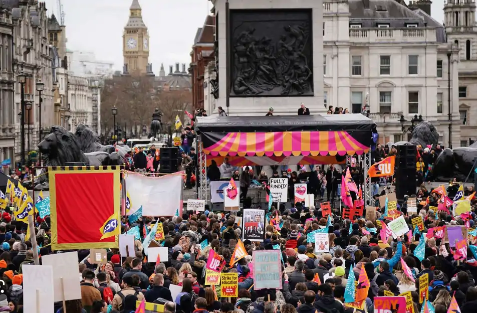 英国50万人大罢工!伦敦交通瘫痪!政府官宣重磅预算案!英国紧急下架感冒药!