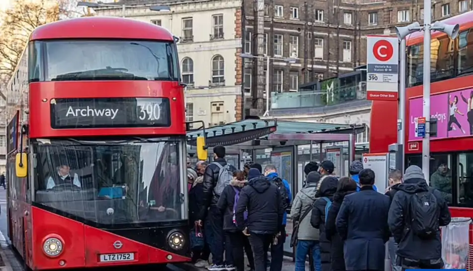 英国50万人大罢工!伦敦交通瘫痪!政府官宣重磅预算案!英国紧急下架感冒药!