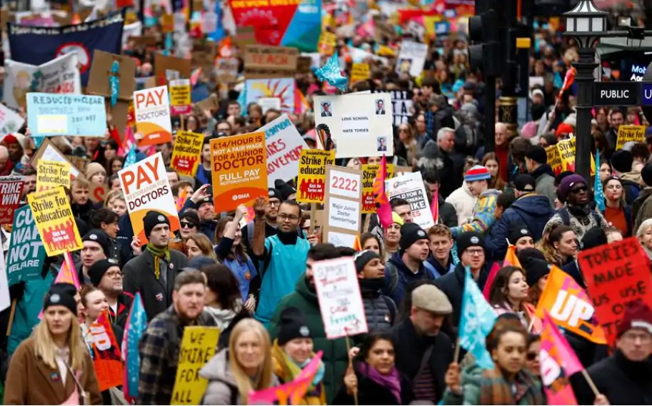 英国50万人大罢工!伦敦交通瘫痪!政府官宣重磅预算案!英国紧急下架感冒药!