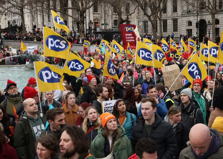 英国50万人大罢工!伦敦交通瘫痪!政府官宣重磅预算案!英国紧急下架感冒药!