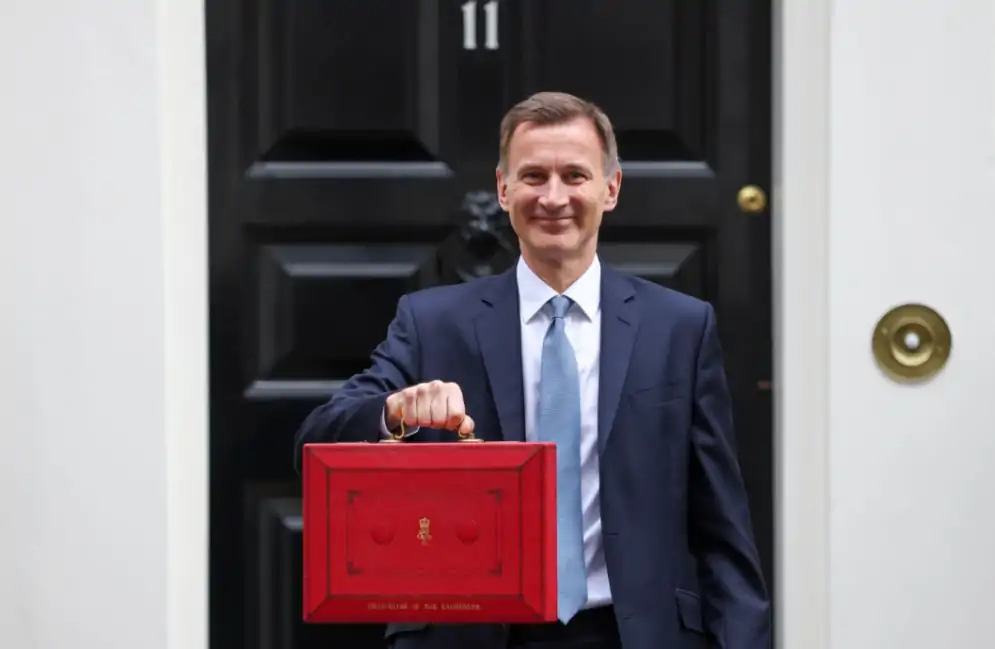 英国50万人大罢工!伦敦交通瘫痪!政府官宣重磅预算案!英国紧急下架感冒药!