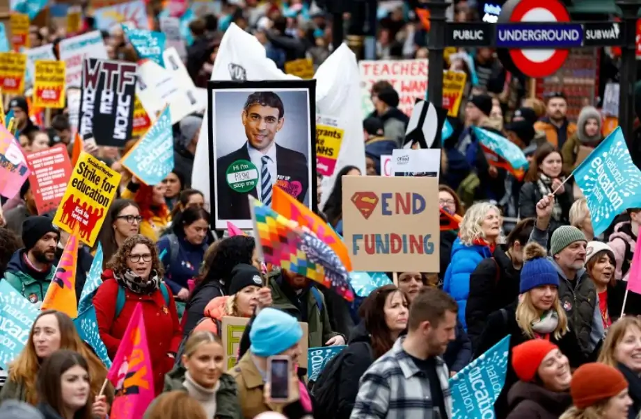 英国50万人大罢工!伦敦交通瘫痪!政府官宣重磅预算案!英国紧急下架感冒药!