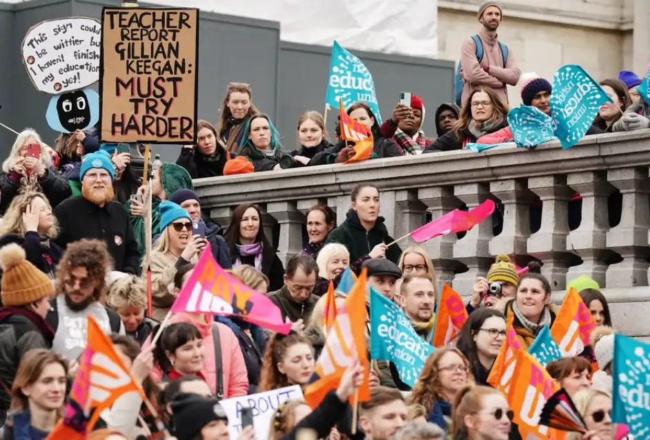 英国50万人大罢工!伦敦交通瘫痪!政府官宣重磅预算案!英国紧急下架感冒药!