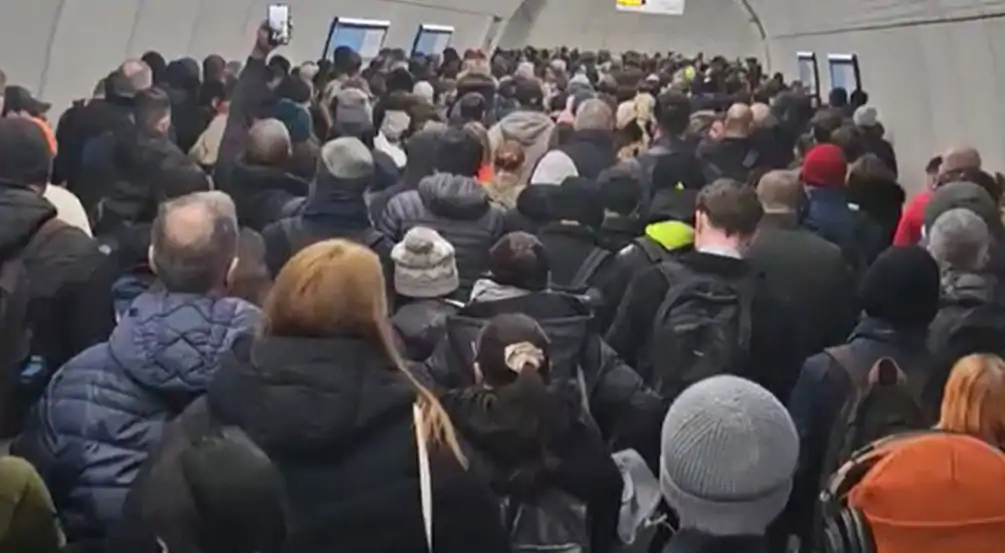 英国50万人大罢工!伦敦交通瘫痪!政府官宣重磅预算案!英国紧急下架感冒药!