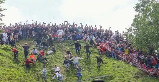 英镑汇率涨破8.80!数百人连滚带爬“追奶酪”!英国扩大海外教师招聘!12个症状诊断是否患长新冠