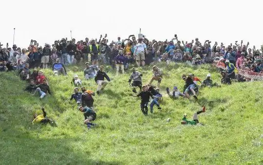 英镑汇率涨破8.80!数百人连滚带爬“追奶酪”!英国扩大海外教师招聘!12个症状诊断是否患长新冠