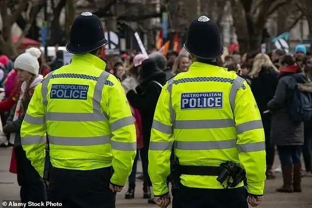 推特变国外版微信?Twitter改名为X:无限可能!英国降雨持续至8月中!伦敦持刀犯罪一年内激增16%!